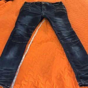 Men’s denim jeans with extra pocket zippers